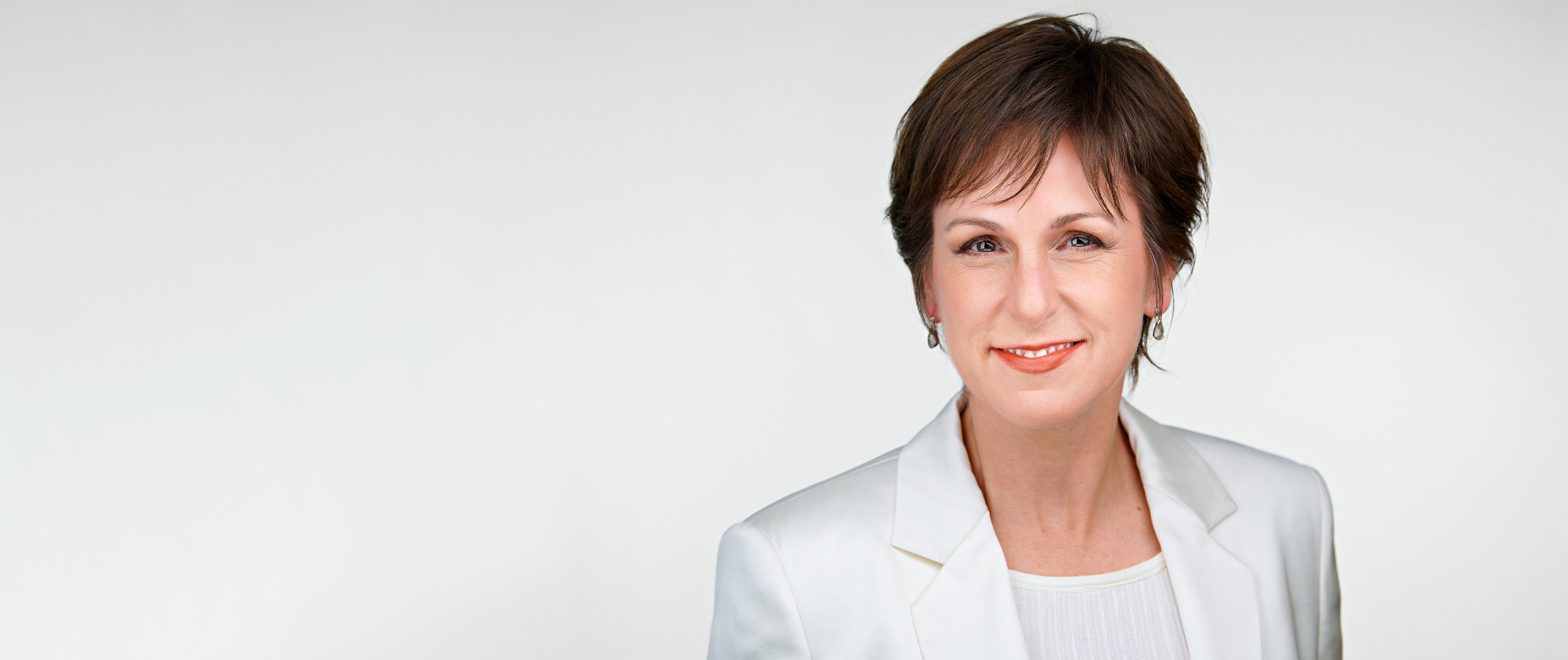 This headshot was created at my Palo Alto studio for a professional looking to project clarity, confidence, and warmth. The horizontal composition provides room for context—perfect for banner images, keynote bios, or leadership pages—while the subject’s grounded presence keeps the focus personal and impactful.